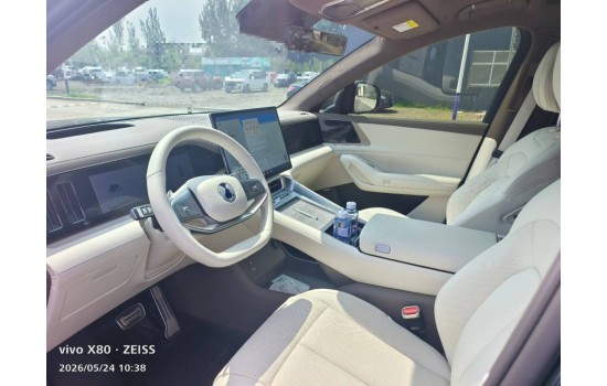 Denza N8L DM, 2025, пробіг 5,5 тисяч км